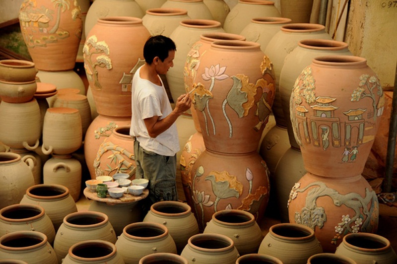 Artisan crafting pottery at Bat Trang Village